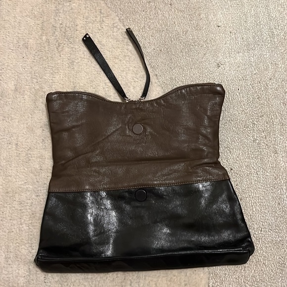 Kenneth Cole Reaction two toned Leather clutch with unique zipper detail - Picture 5 of 8